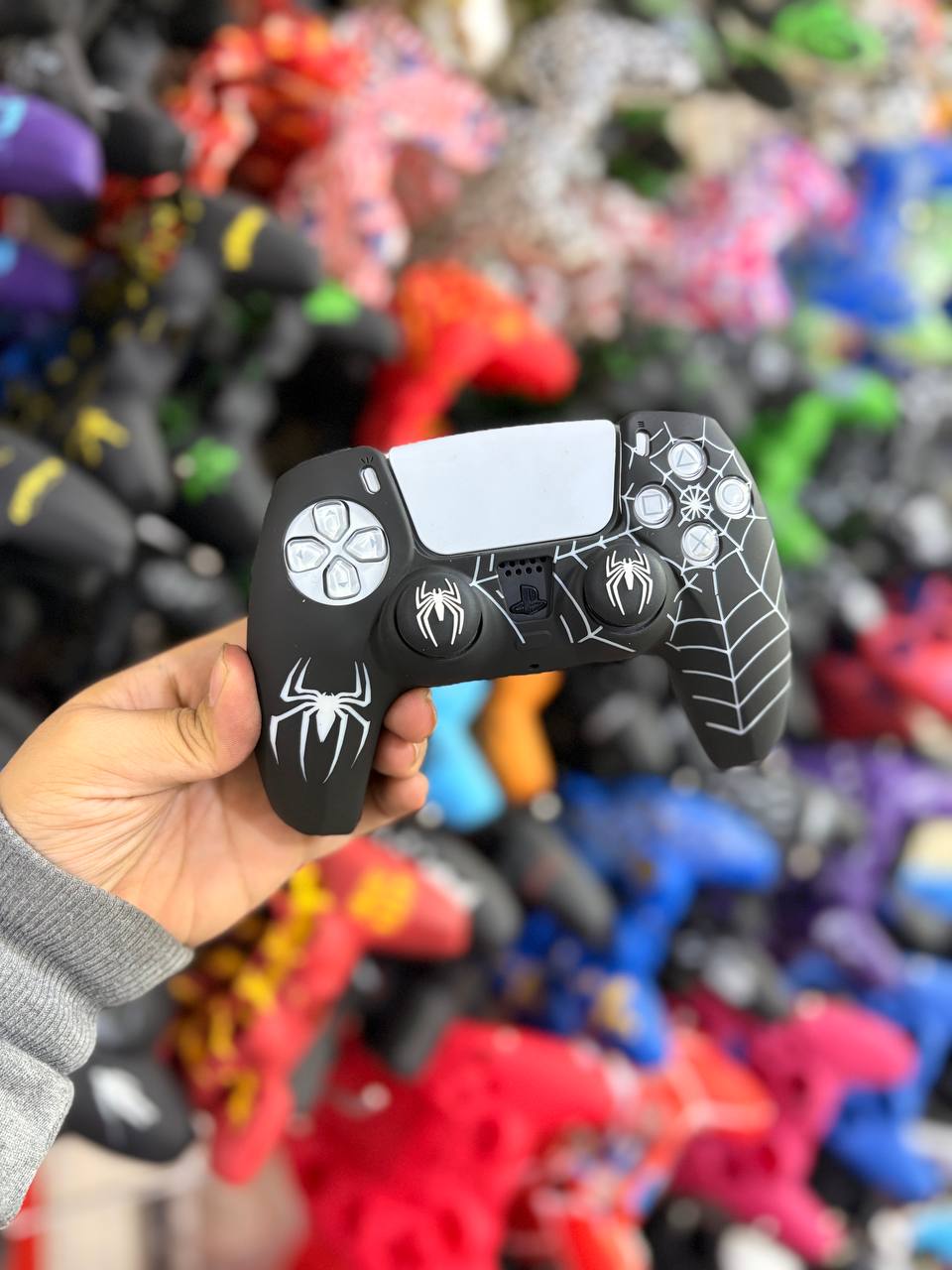 کاور دسته سیلیکونی Ps5دو عدد سر آنالوگ برجسته ( اسپایدرمن 4)